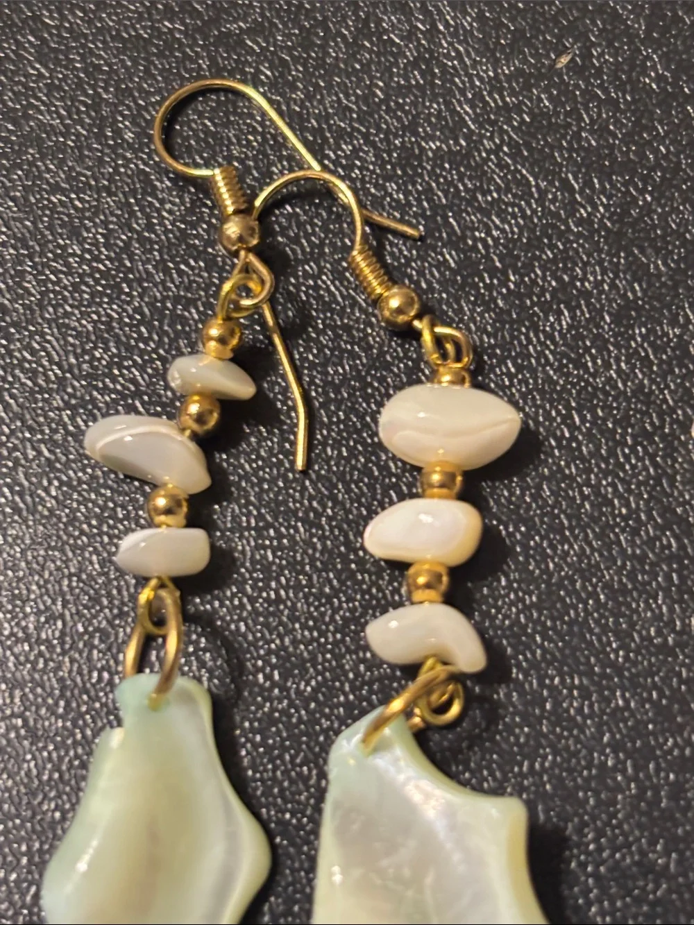 Pastel‎ Shell Drop Necklace and Earrings Cream and Multicolor MOP Chip Necklace